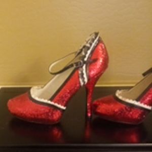Size 9 Elle heels